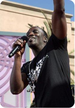 Akon - Beautiful, Right Now, Sexy Bitch [Live]