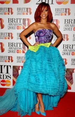 Rihanna - Only Girl, S M, What's My Name (live Brit Awards 2011)
