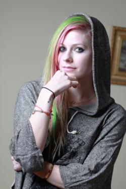 Avril Lavigne - Presents Goodbye Lullaby