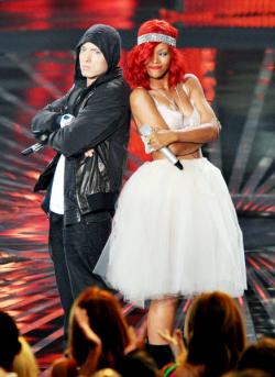 Eminem ft Rihanna - Not Afraid, Love the Way You Lie (Live MTV VMA 2010)